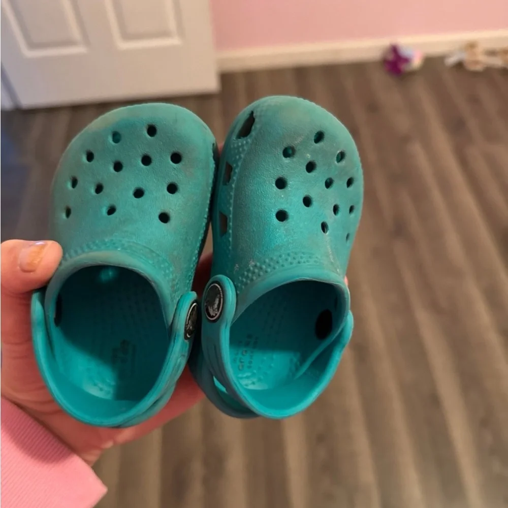 Crocs teal toddler size 4